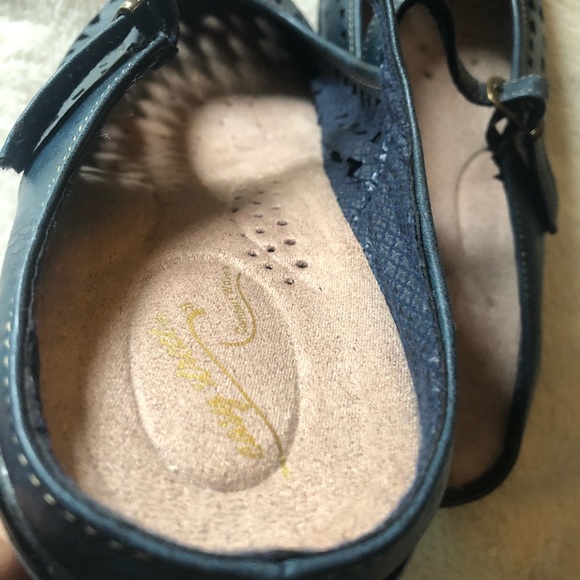 Navy blue Mary Jane slip ons Easy Street W9.5 New - Picture 7 of 8